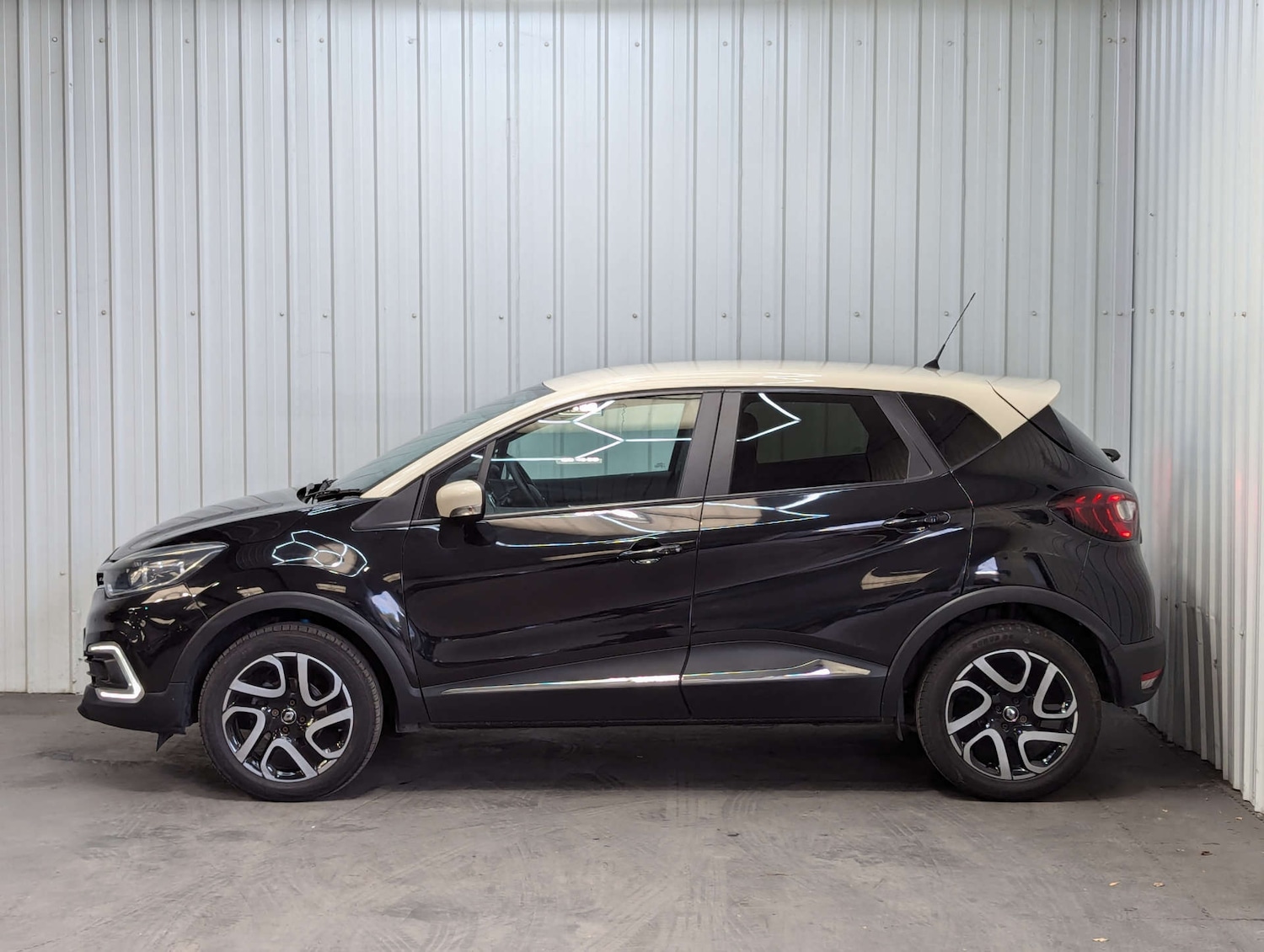 Used Renault Captur 2018 for sale - 76278108: Photo 17