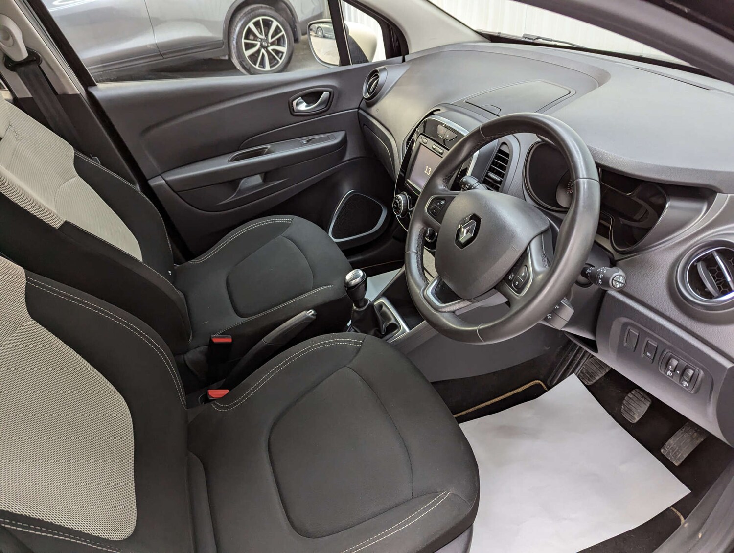 Used Renault Captur 2018 for sale - 76278108: Photo 51