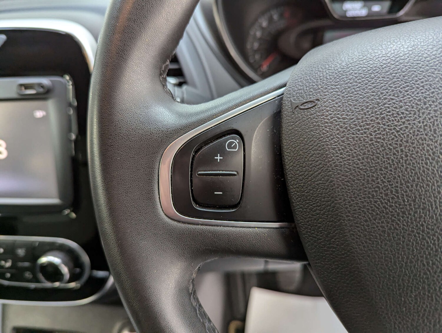 Used Renault Captur 2018 for sale - 76278108: Photo 75