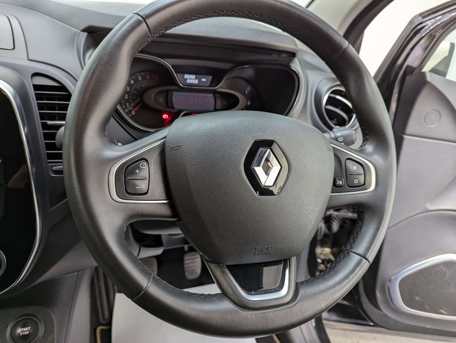 Used Renault Captur 2018 for sale - 76278108: Photo 79