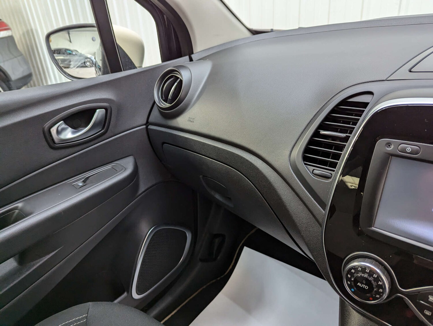 Used Renault Captur 2018 for sale - 76278108: Photo 92