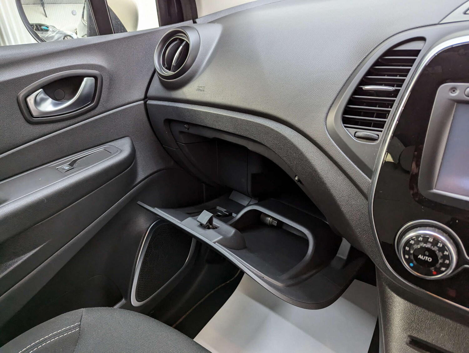 Used Renault Captur 2018 for sale - 76278108: Photo 93