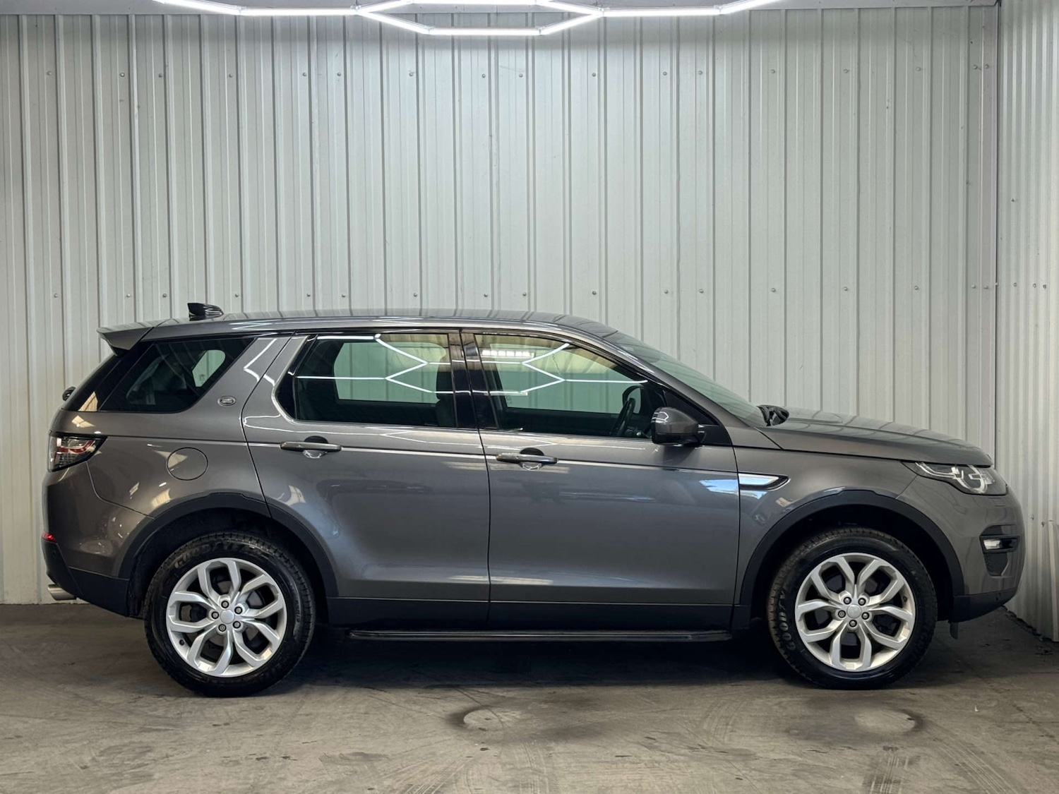 Used Land Rover Discovery Sport 2017 for sale - 76670475: Photo 14