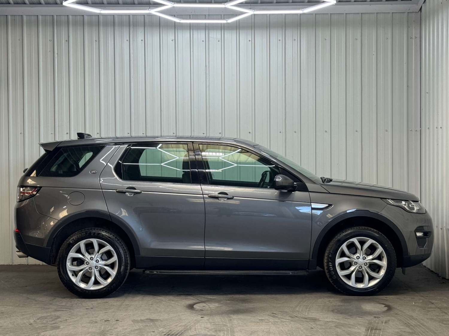 Used Land Rover Discovery Sport 2017 for sale - 76670475: Photo 15