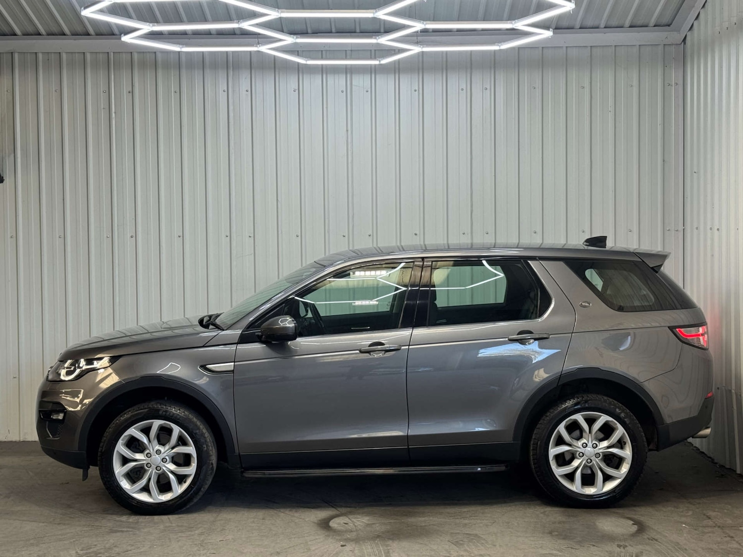 Used Land Rover Discovery Sport 2017 for sale - 76670475: Photo 17