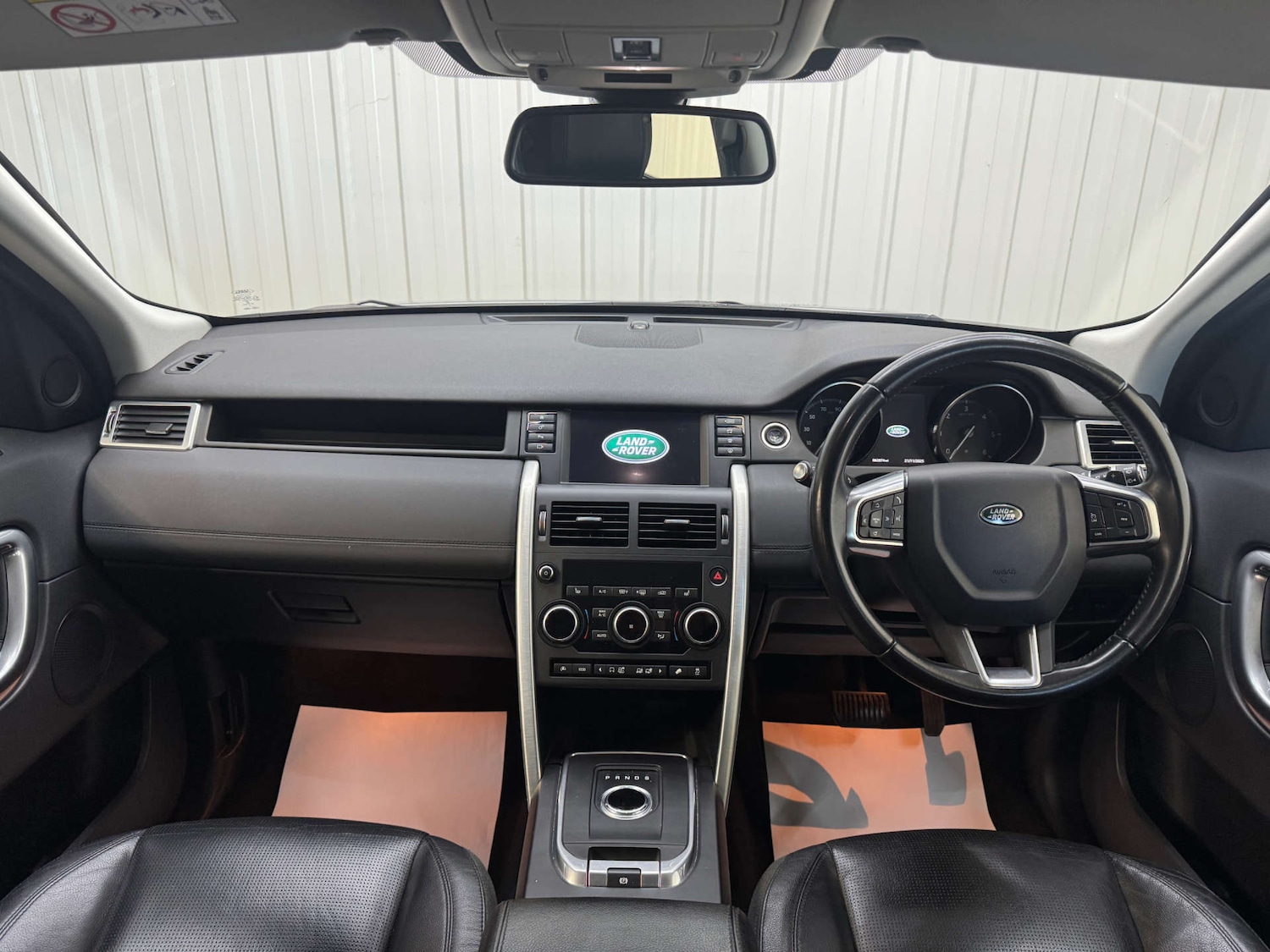 Used Land Rover Discovery Sport 2017 for sale - 76670475: Photo 2