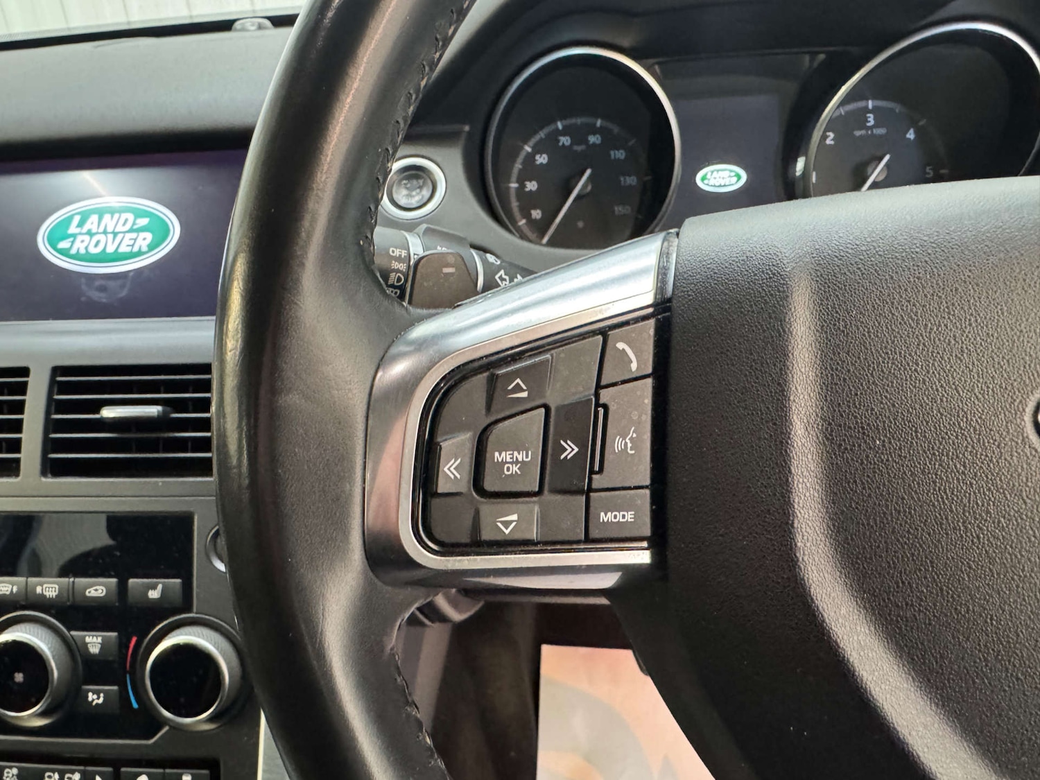 Used Land Rover Discovery Sport 2017 for sale - 76670475: Photo 77