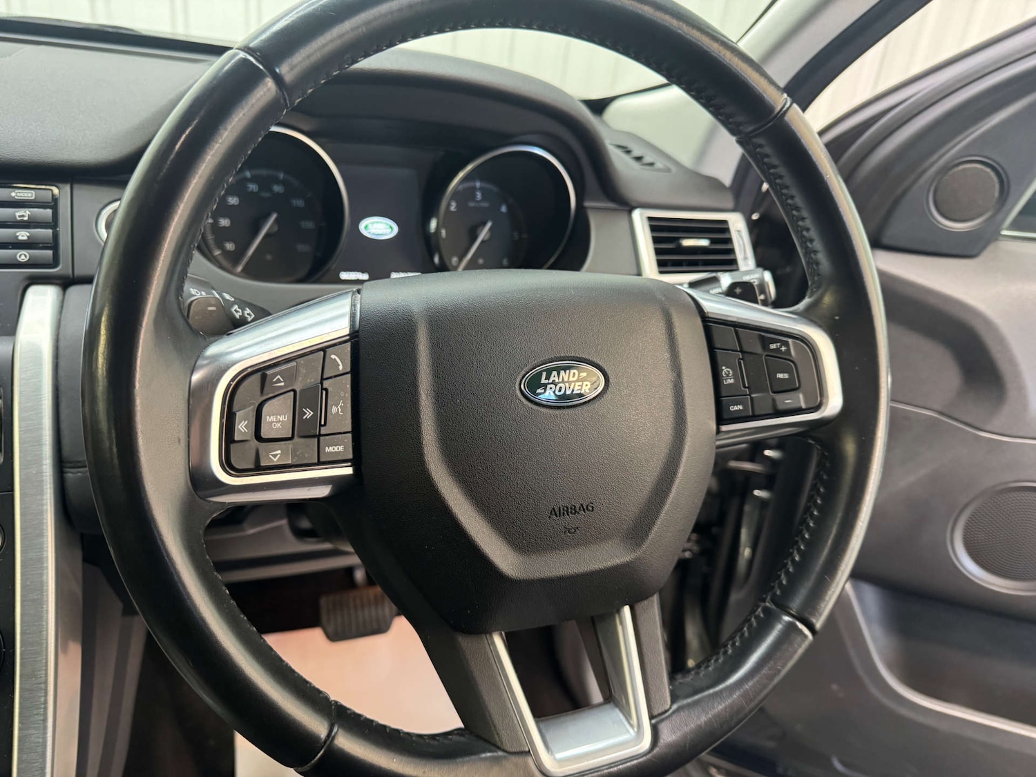 Used Land Rover Discovery Sport 2017 for sale - 76670475: Photo 82