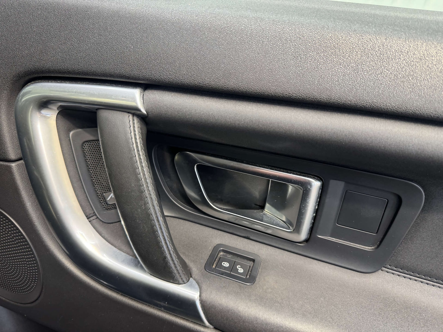 Used Land Rover Discovery Sport 2017 for sale - 76670475: Photo 85