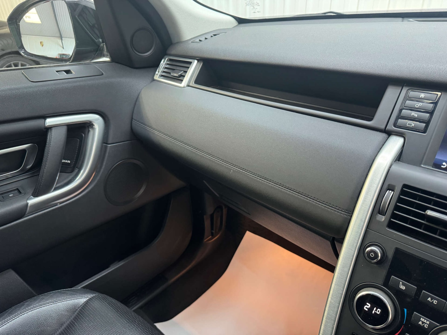 Used Land Rover Discovery Sport 2017 for sale - 76670475: Photo 96