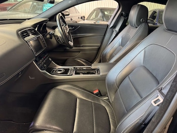Used Jaguar XE 2017 for sale - 75243036: Photo
