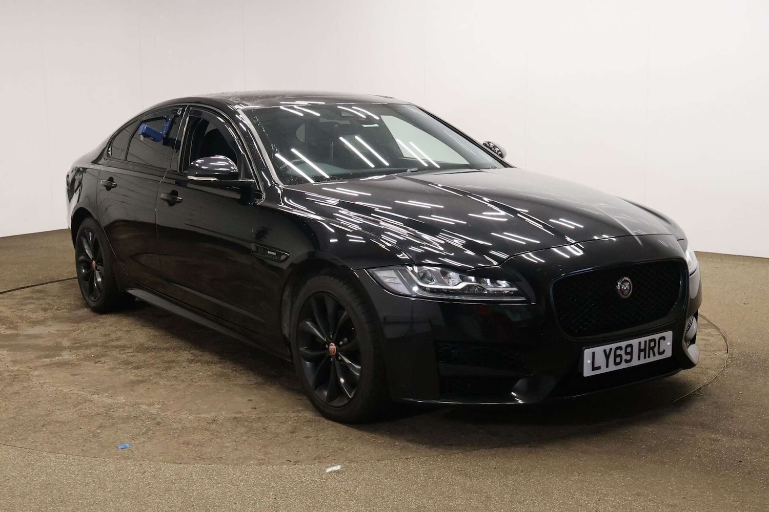 Used Jaguar XF 2019 for sale - 76830023: Photo 1