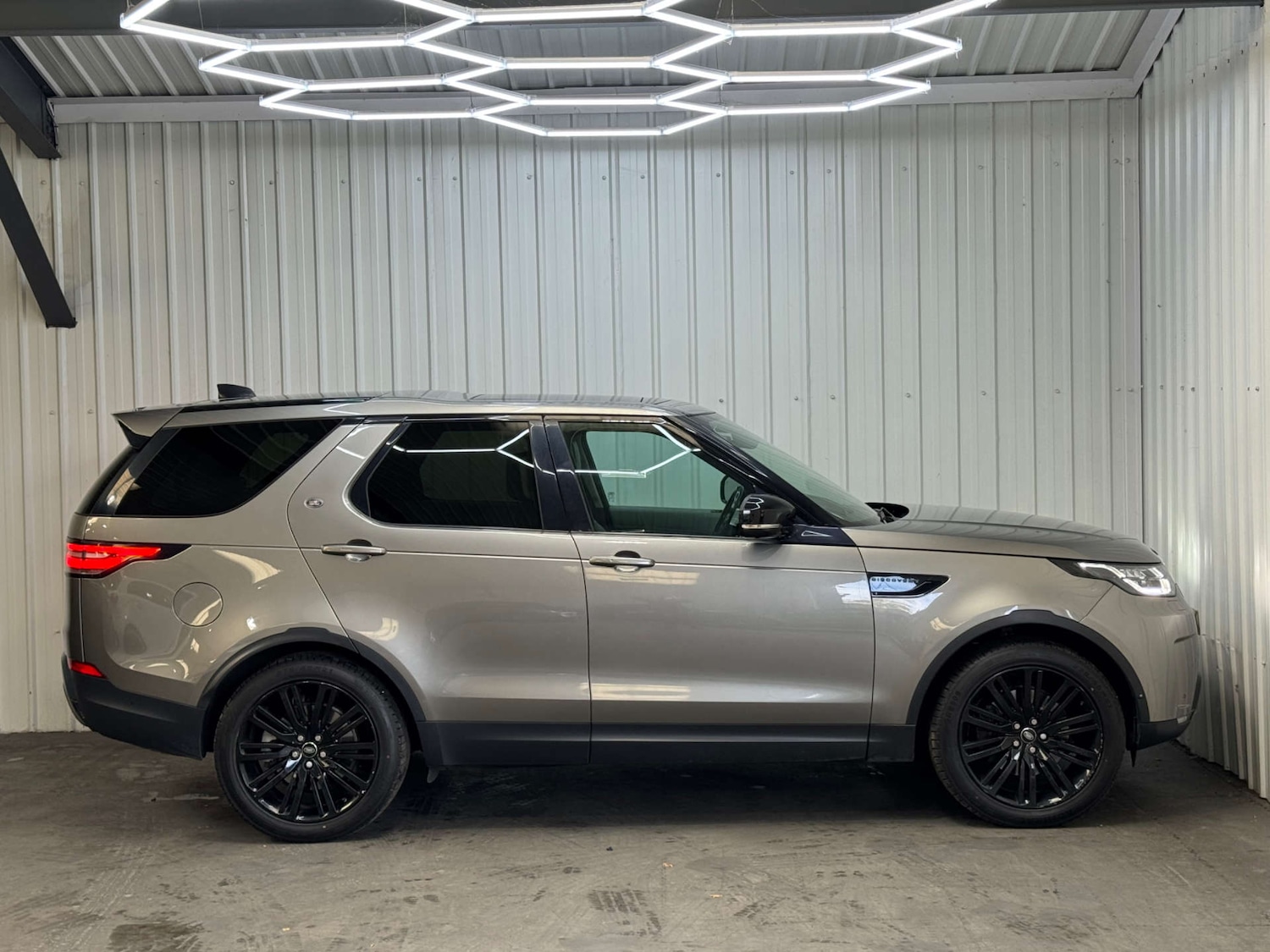 Used Land Rover Discovery 2017 for sale - 76511112: Photo 15