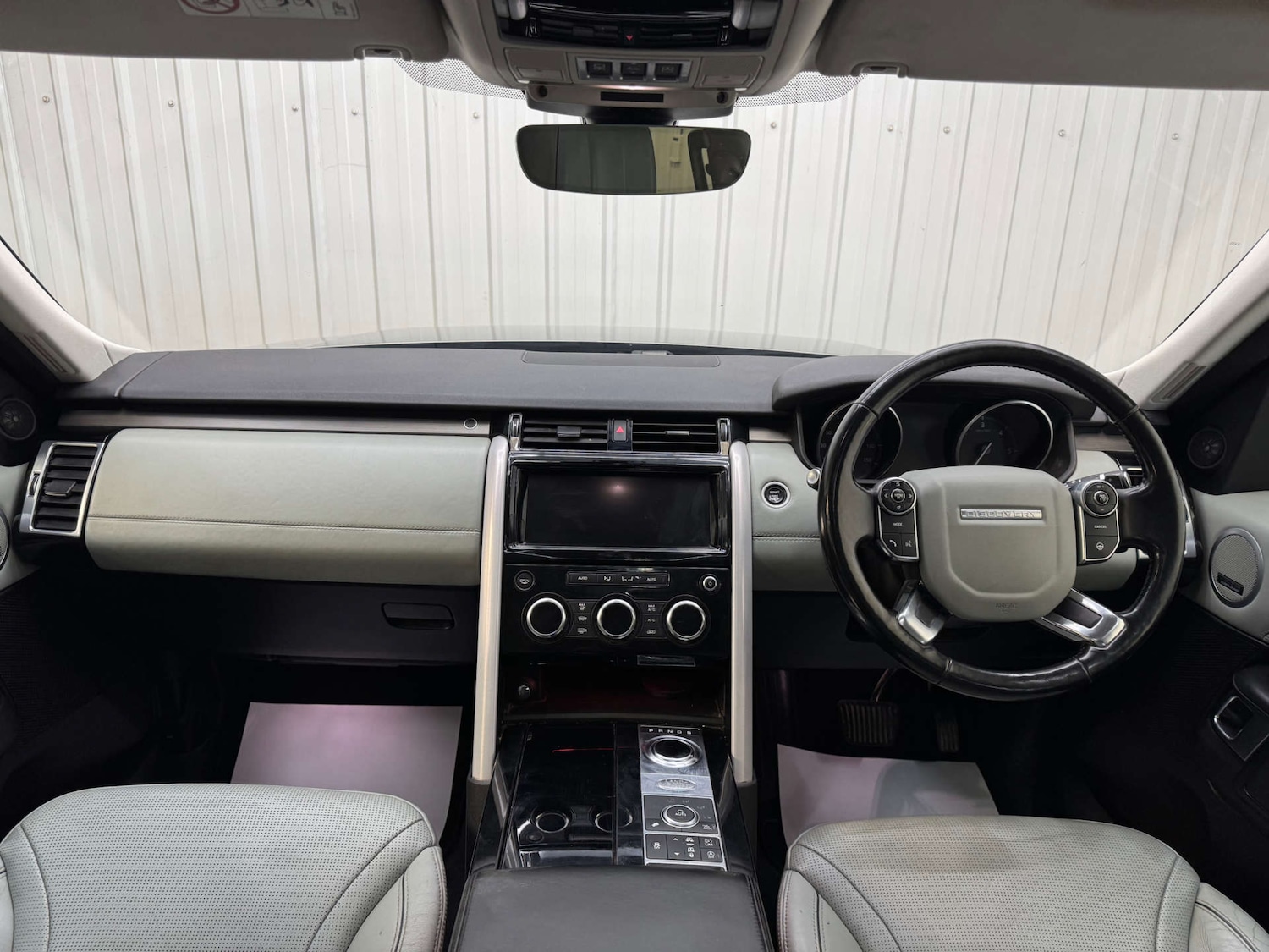 Used Land Rover Discovery 2017 for sale - 76511112: Photo 2