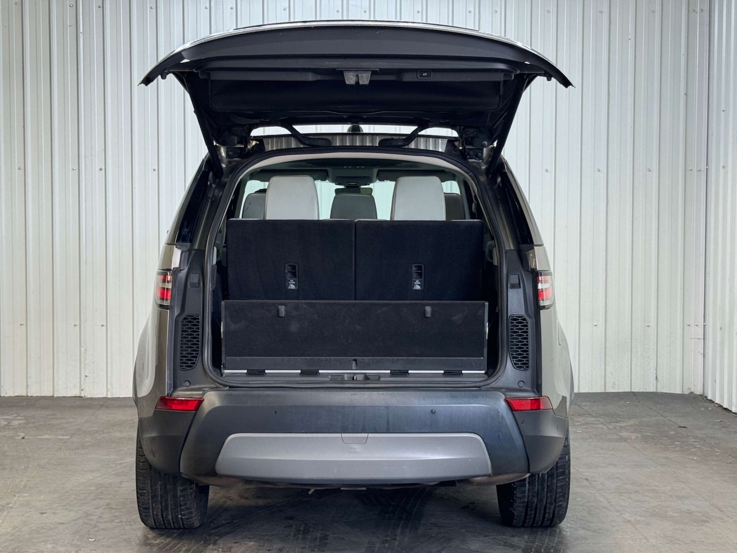 Used Land Rover Discovery 2017 for sale - 76511112: Photo 41