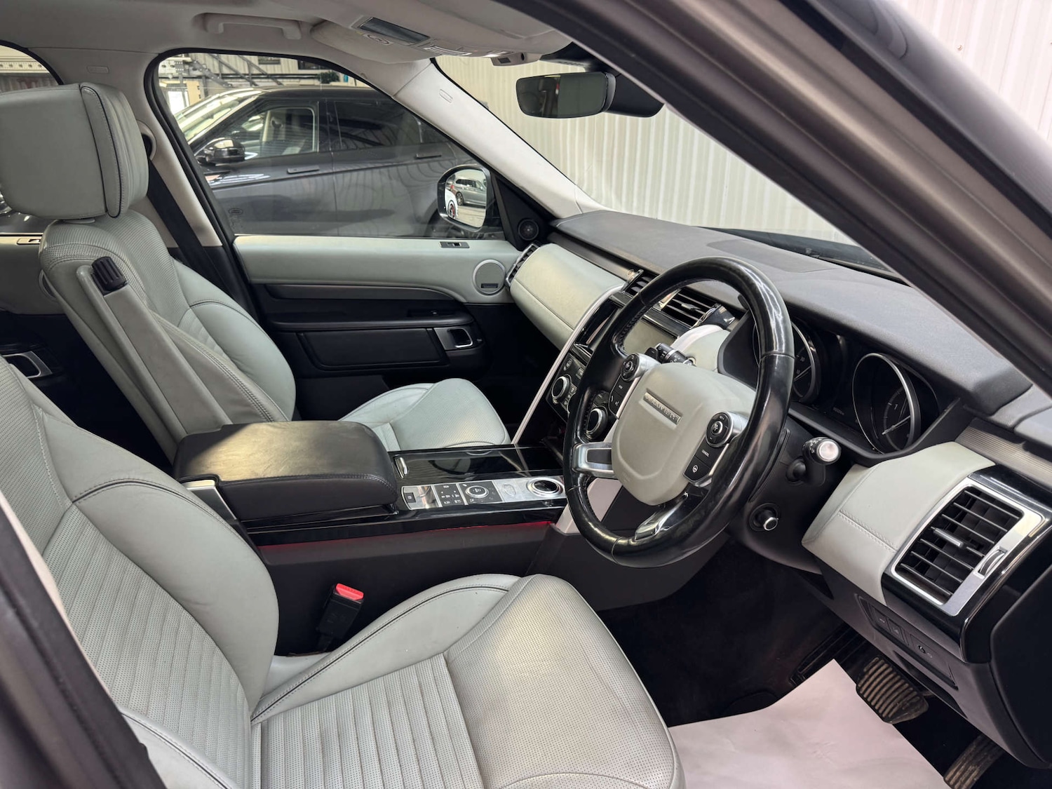 Used Land Rover Discovery 2017 for sale - 76511112: Photo 45