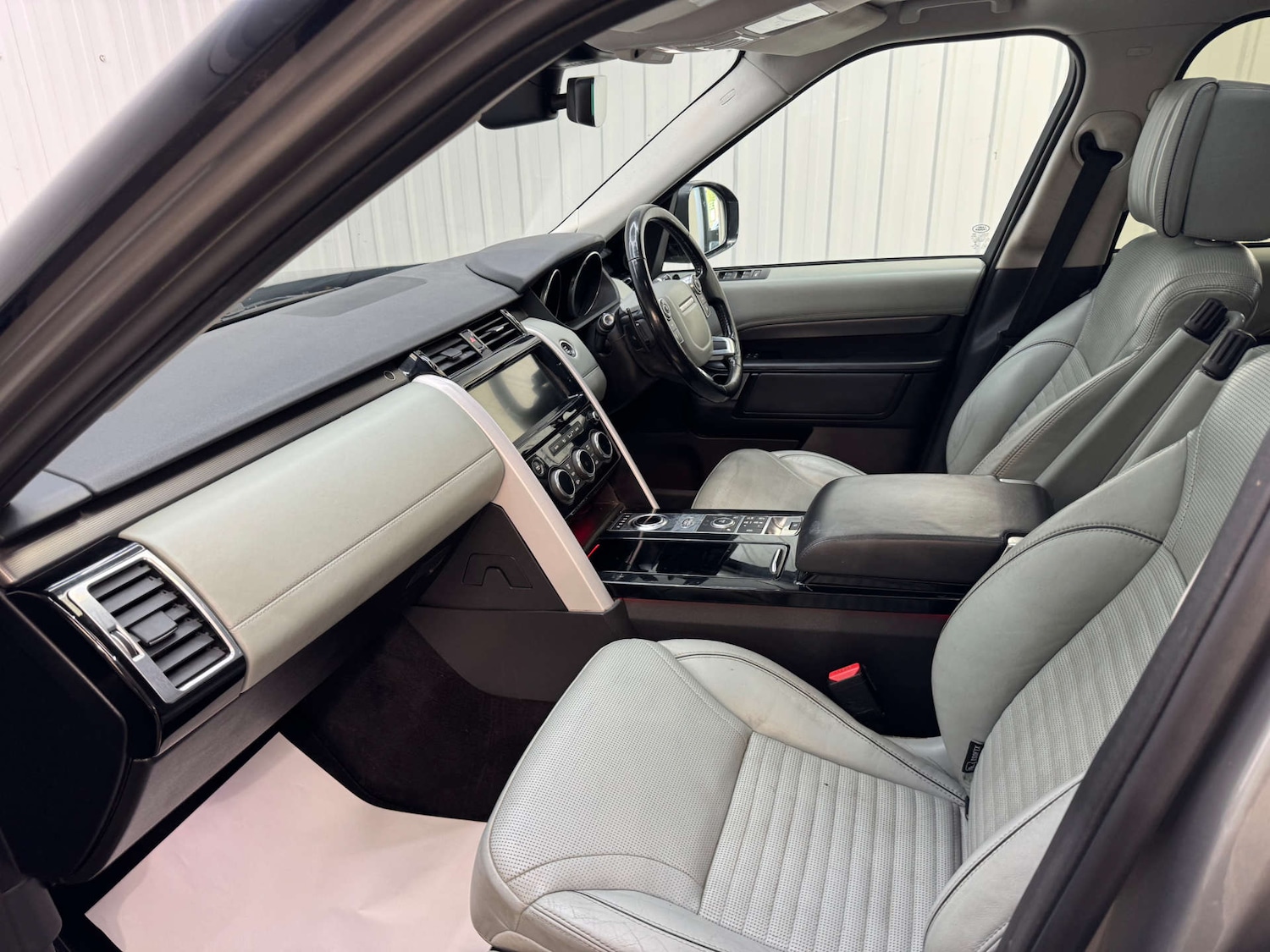 Used Land Rover Discovery 2017 for sale - 76511112: Photo 51