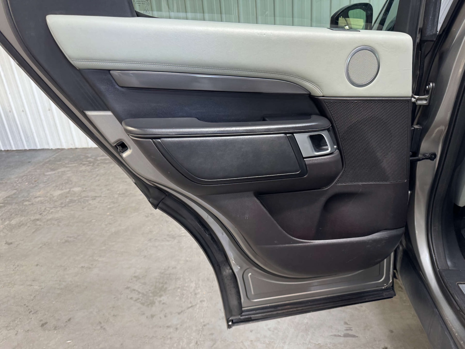 Used Land Rover Discovery 2017 for sale - 76511112: Photo 67