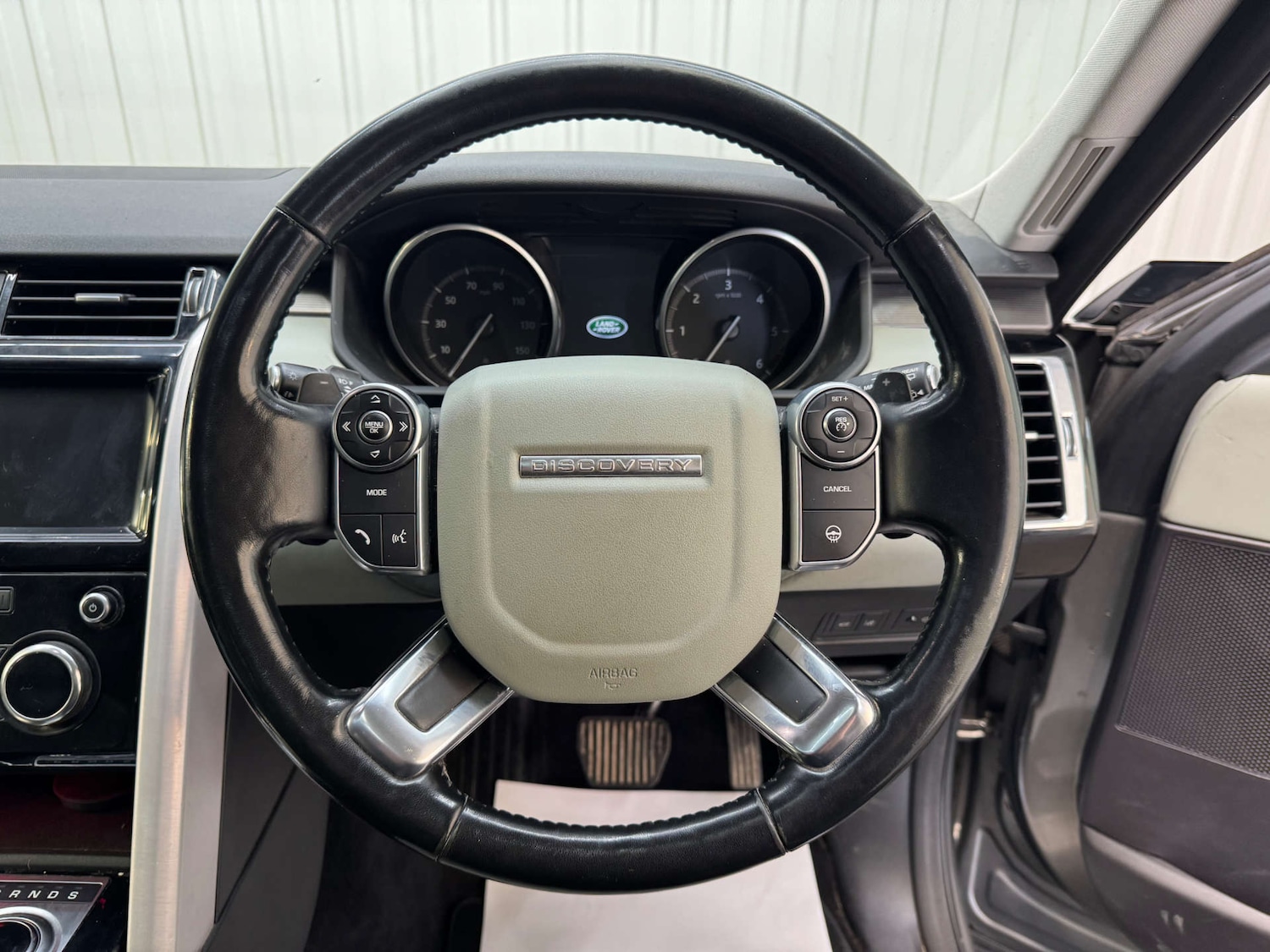 Used Land Rover Discovery 2017 for sale - 76511112: Photo 74