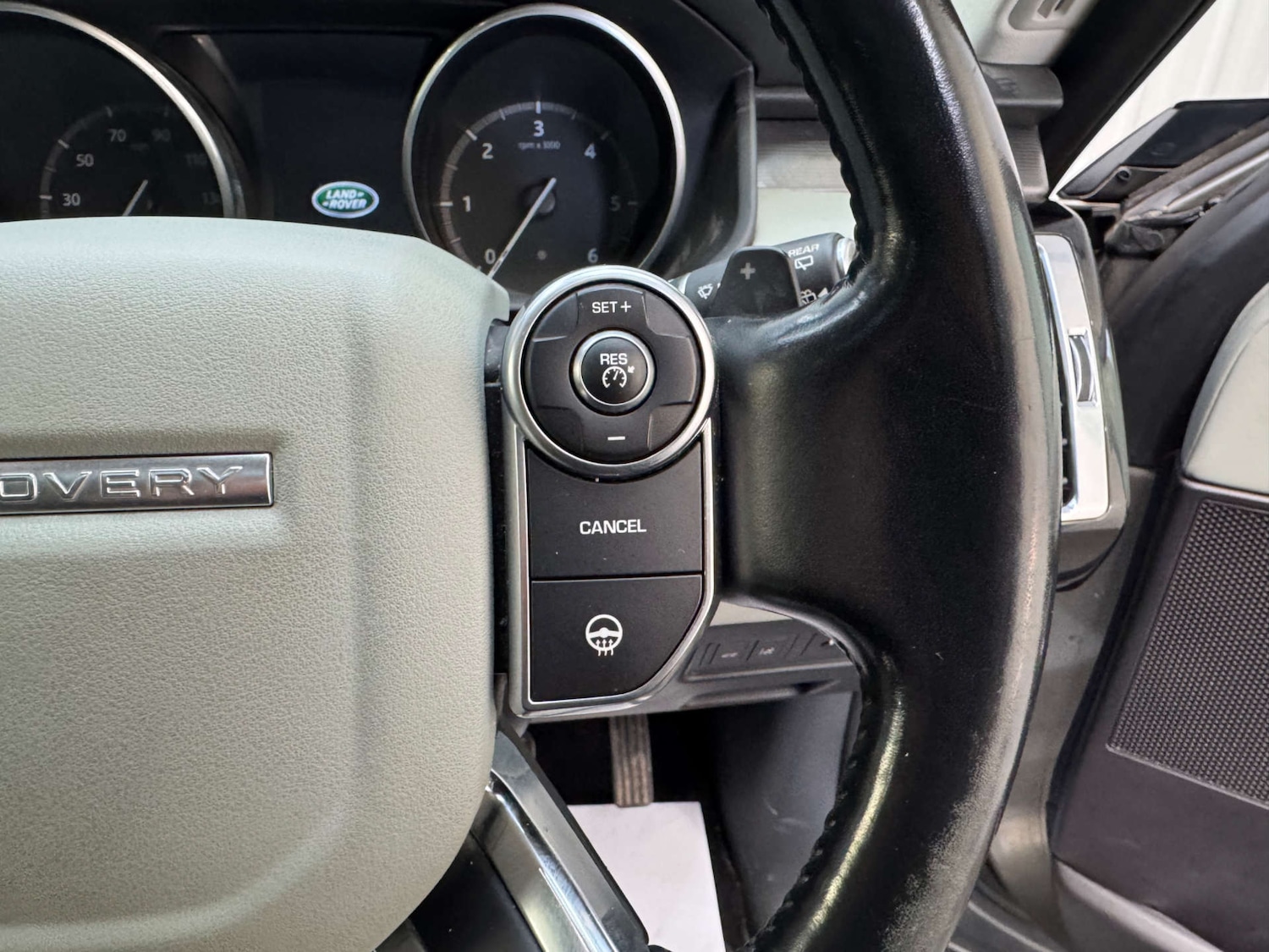 Used Land Rover Discovery 2017 for sale - 76511112: Photo 75