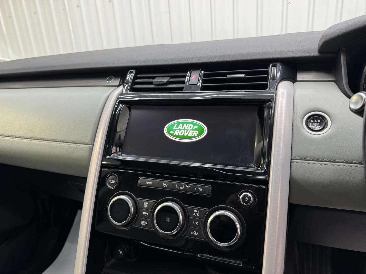 Used Land Rover Discovery 2017 for sale - 76511112: Photo 81