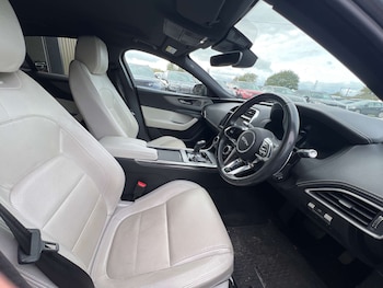 Used Jaguar XE 2020 for sale - 76232954: Photo 4