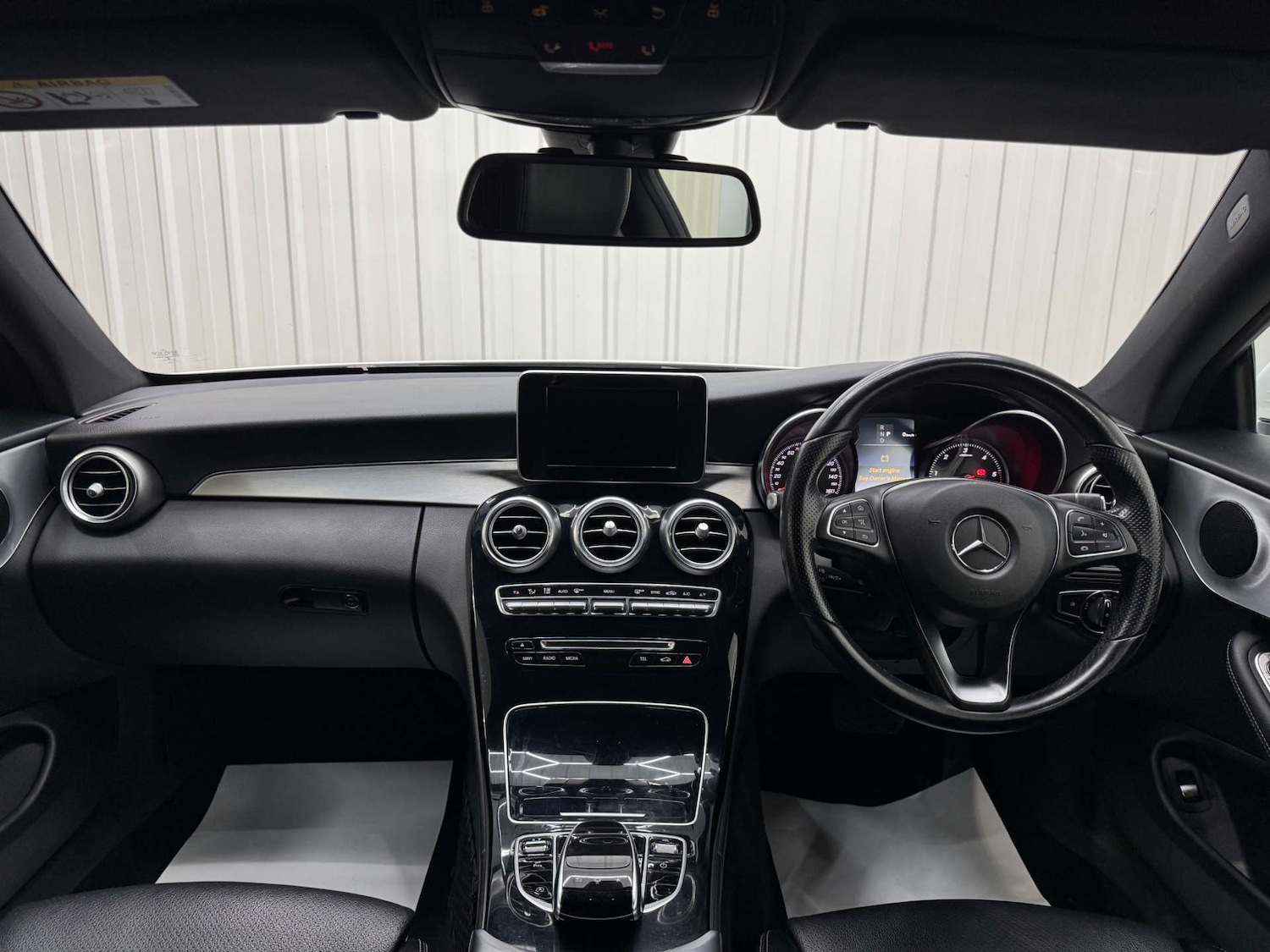 Used Mercedes-Benz C Class 2016 for sale - 76949854: Photo 2