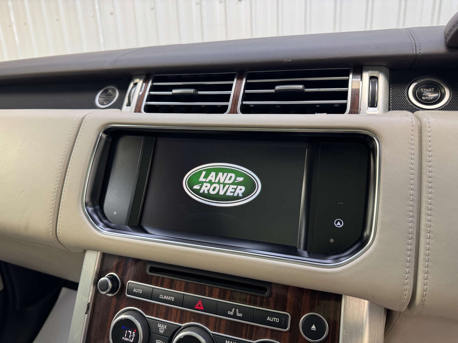 Used Land Rover Range Rover 2015 for sale - 76363926: Photo 85