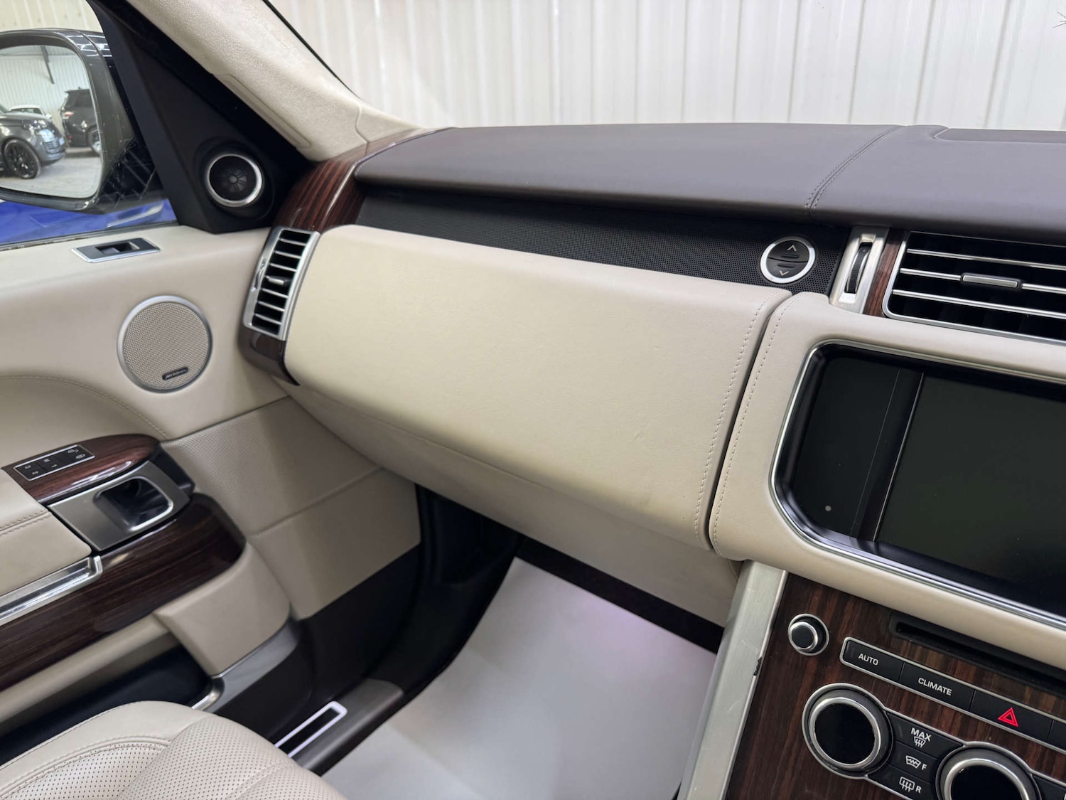 Used Land Rover Range Rover 2015 for sale - 76363926: Photo 92