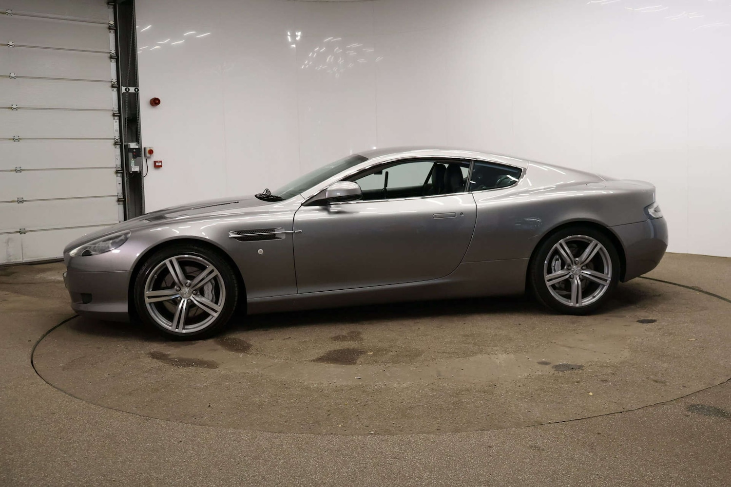 Used Aston Martin DB9 2010 for sale - 76367328: Photo 13
