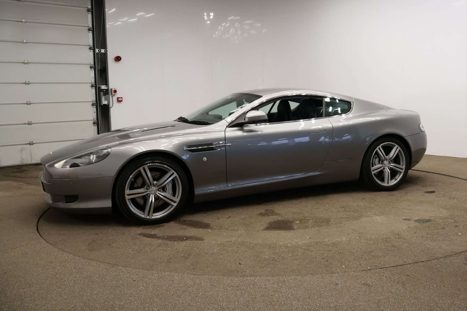 Used Aston Martin DB9 2010 for sale - 76367328: Photo 15