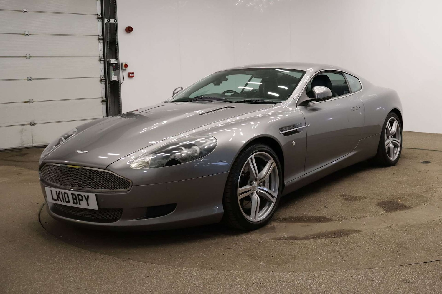 Used Aston Martin DB9 2010 for sale - 76367328: Photo 21