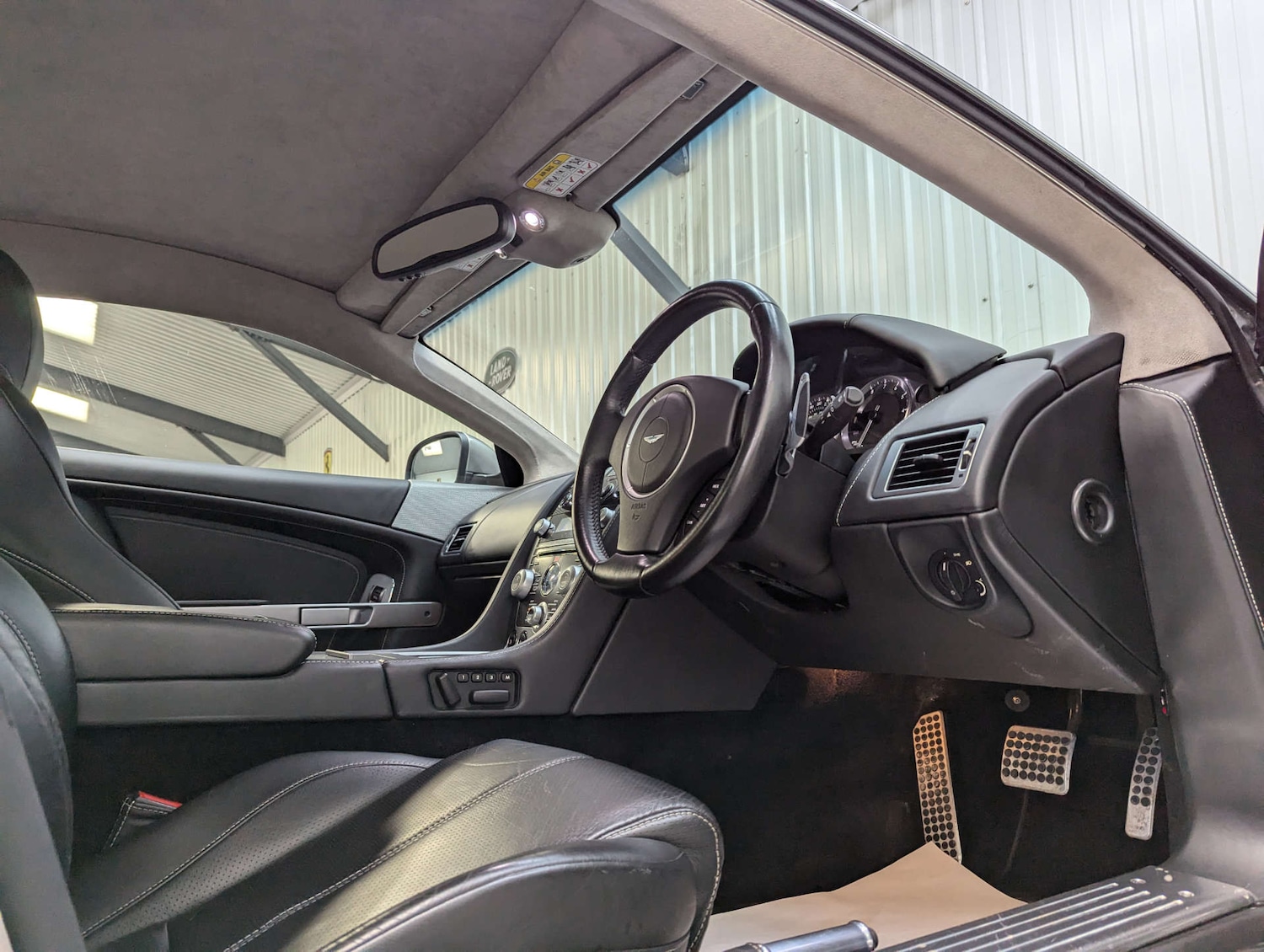 Used Aston Martin DB9 2010 for sale - 76367328: Photo 48