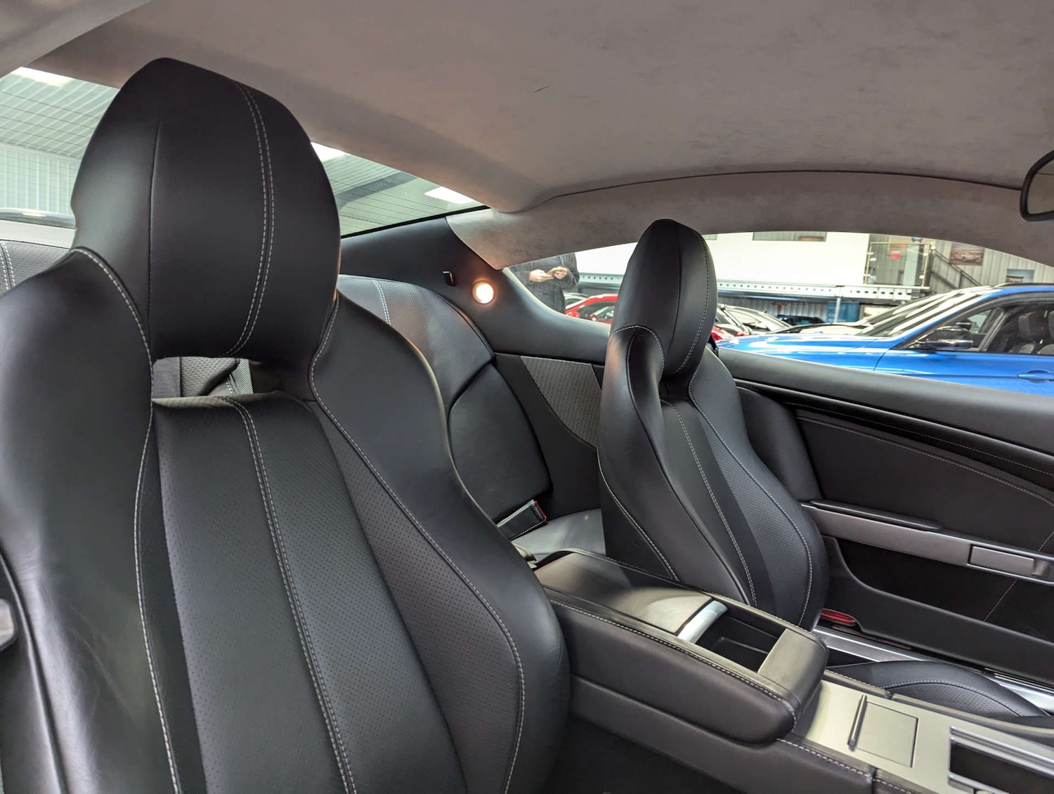 Used Aston Martin DB9 2010 for sale - 76367328: Photo 50