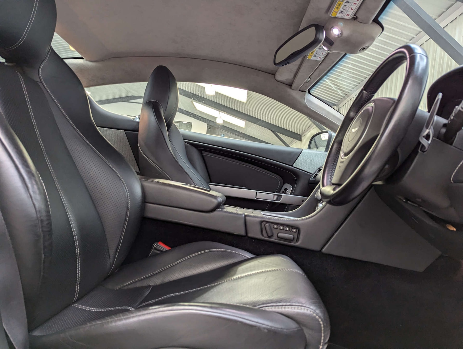 Used Aston Martin DB9 2010 for sale - 76367328: Photo 51