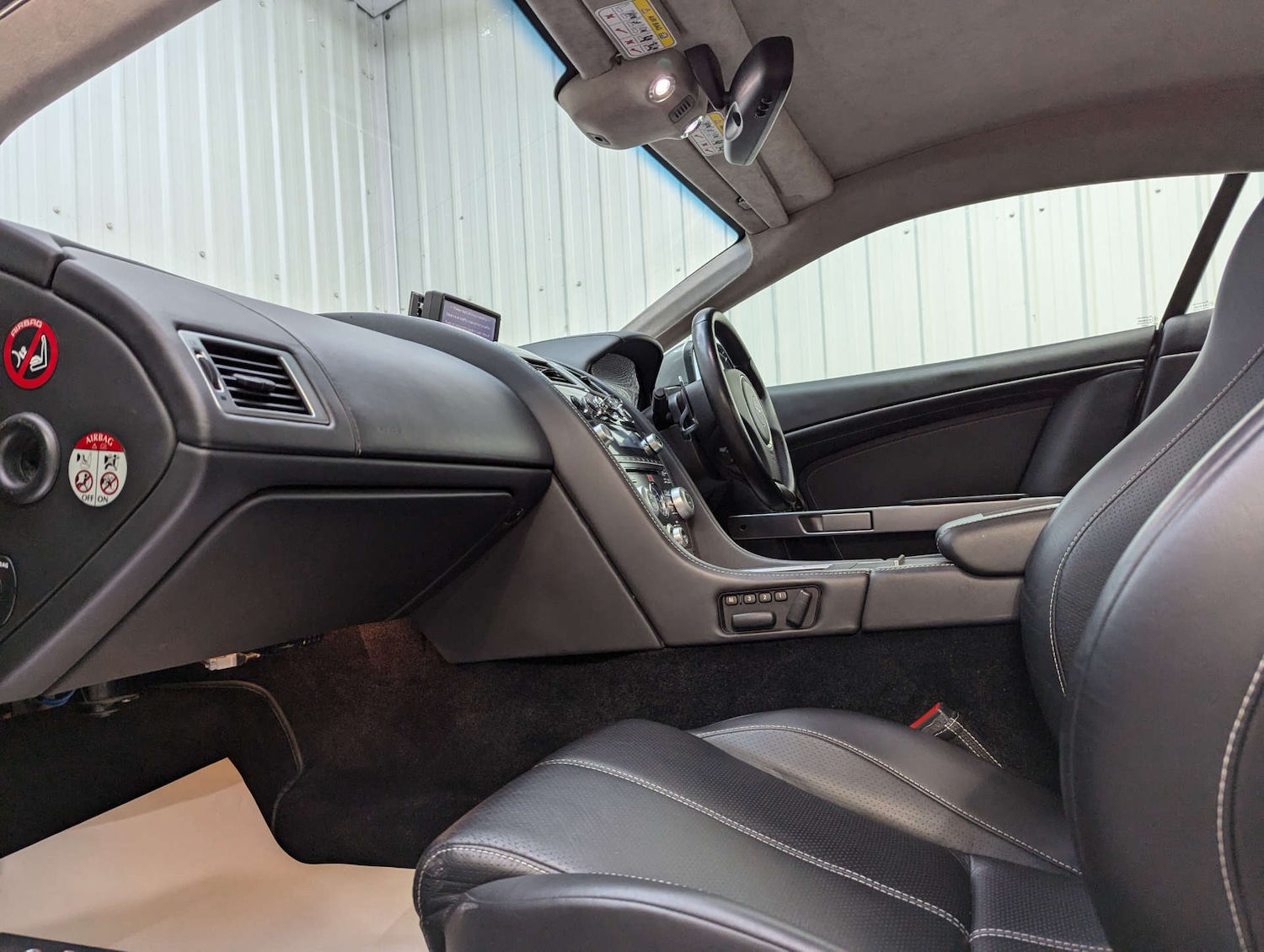 Used Aston Martin DB9 2010 for sale - 76367328: Photo 54