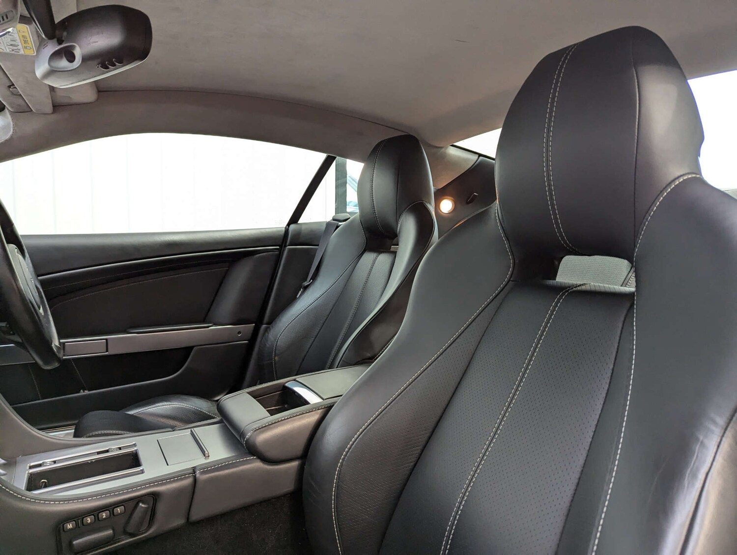 Used Aston Martin DB9 2010 for sale - 76367328: Photo 55