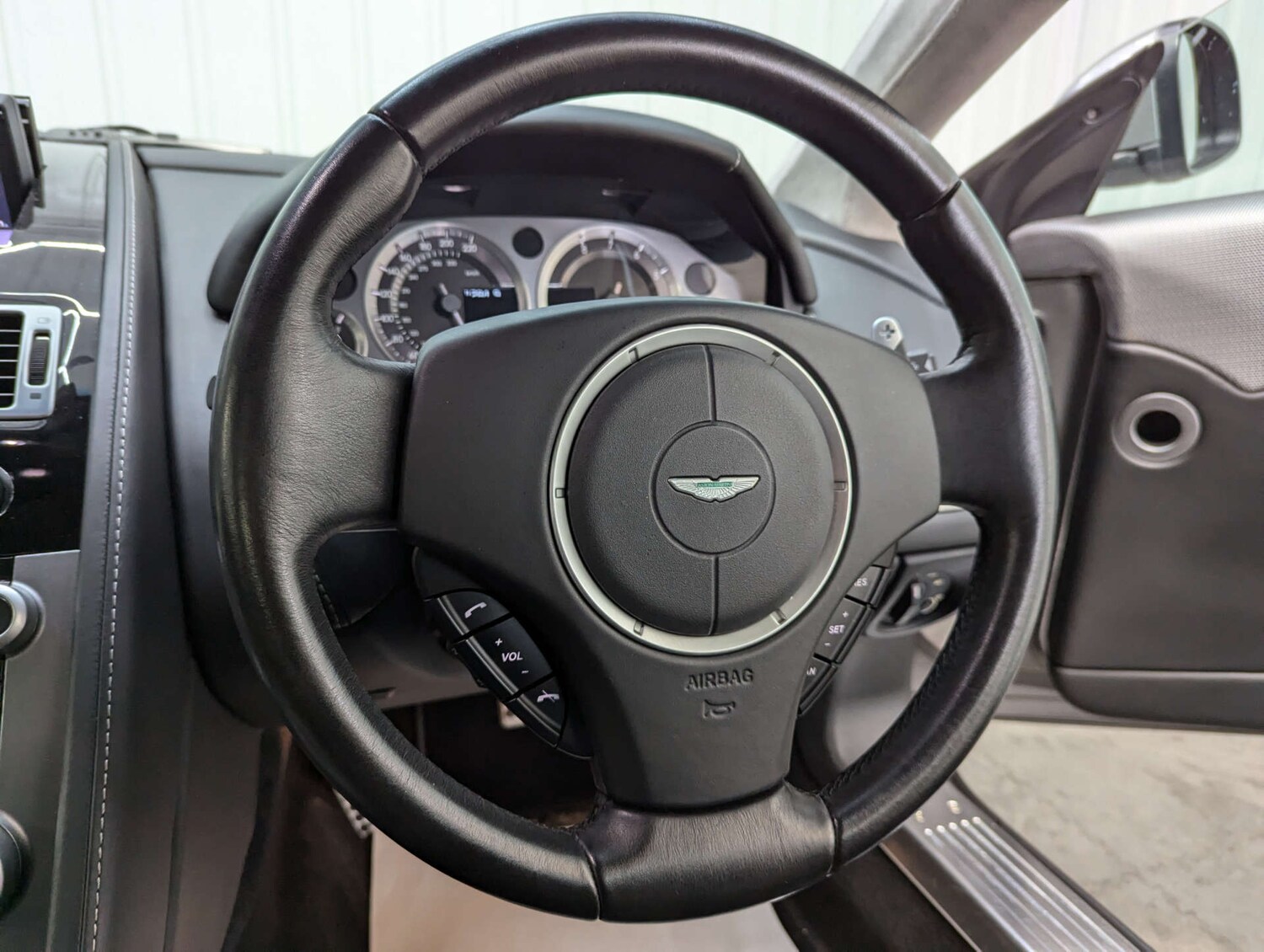 Used Aston Martin DB9 2010 for sale - 76367328: Photo 62