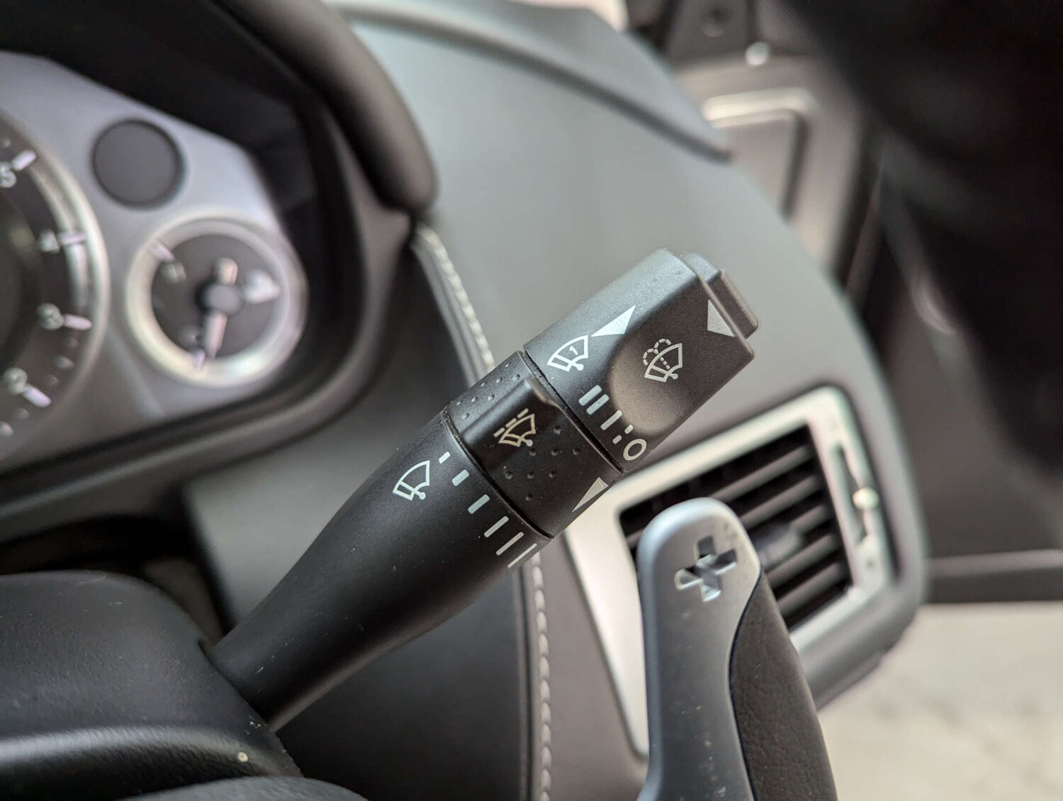 Used Aston Martin DB9 2010 for sale - 76367328: Photo 64