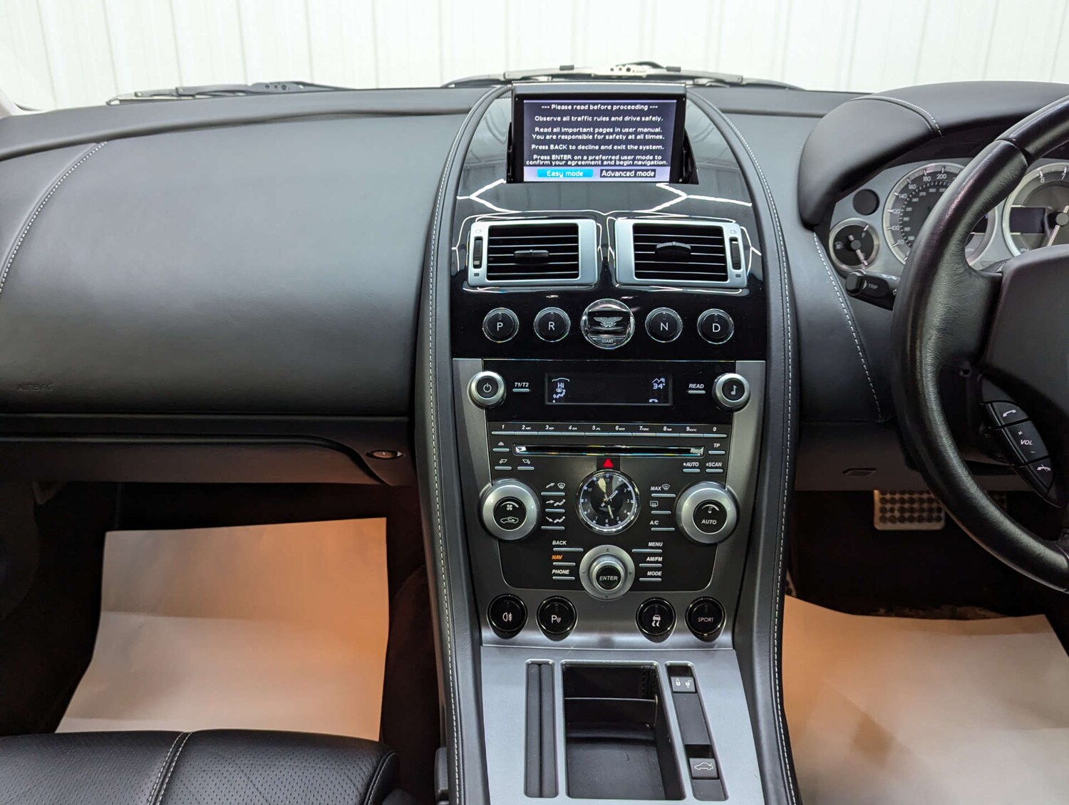 Used Aston Martin DB9 2010 for sale - 76367328: Photo 65