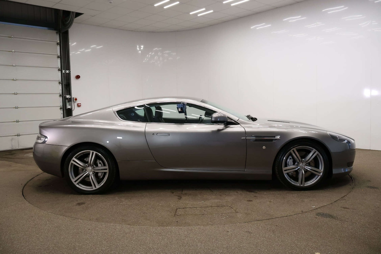 Used Aston Martin DB9 2010 for sale - 76367328: Photo 7