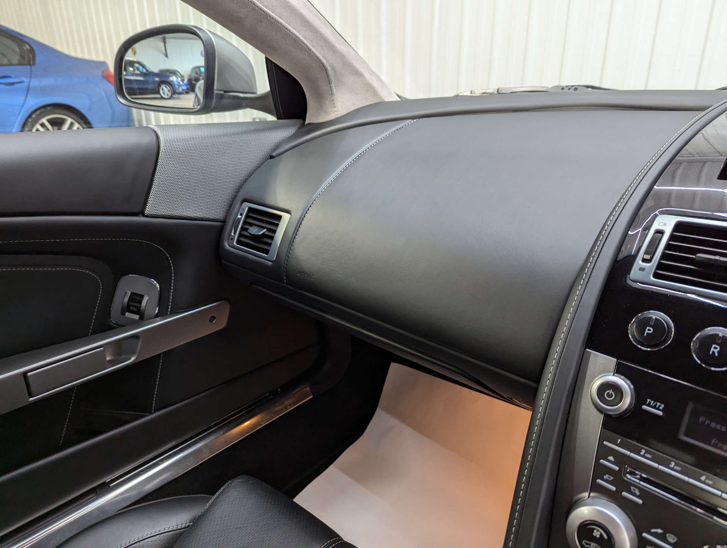 Used Aston Martin DB9 2010 for sale - 76367328: Photo 71