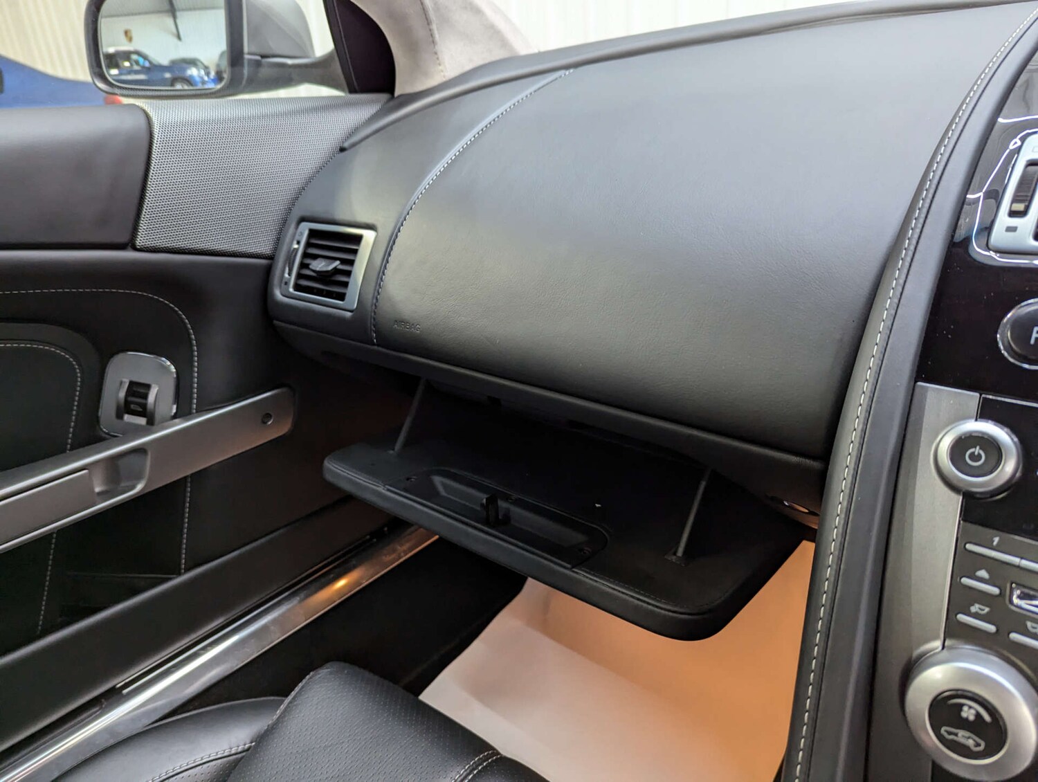 Used Aston Martin DB9 2010 for sale - 76367328: Photo 72