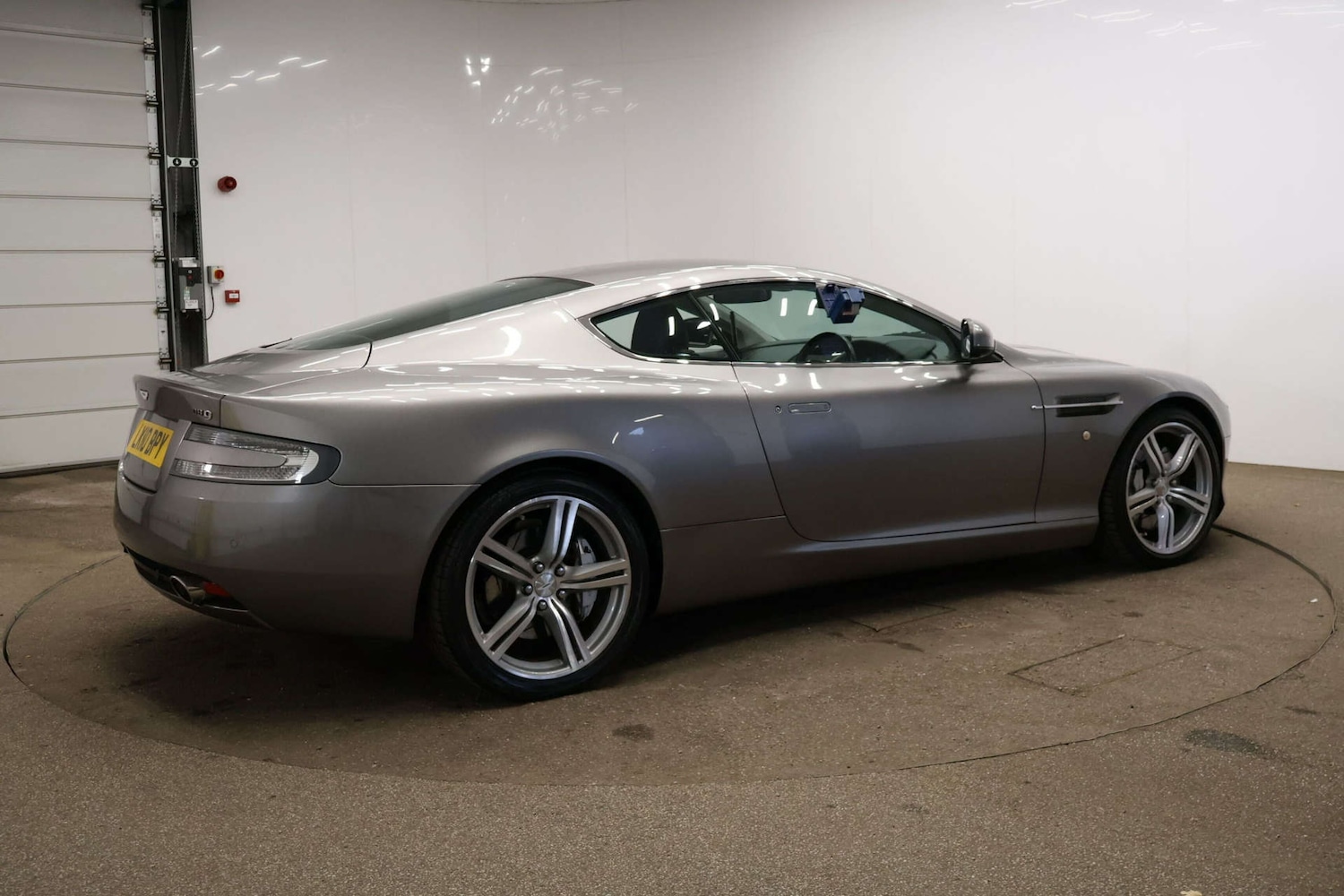 Used Aston Martin DB9 2010 for sale - 76367328: Photo 9
