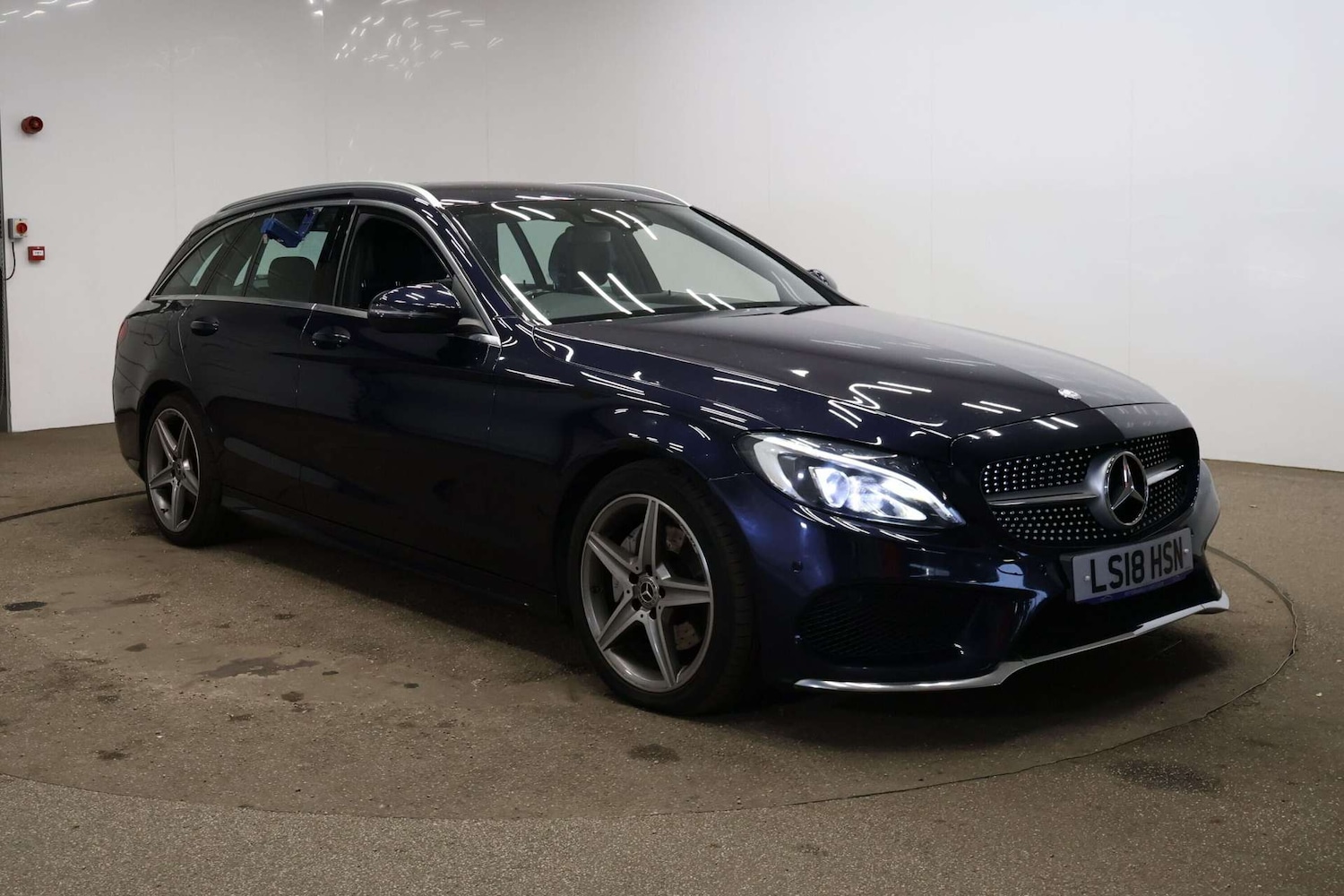 Used Mercedes-Benz C Class 2018 for sale - 76343736: Photo 1