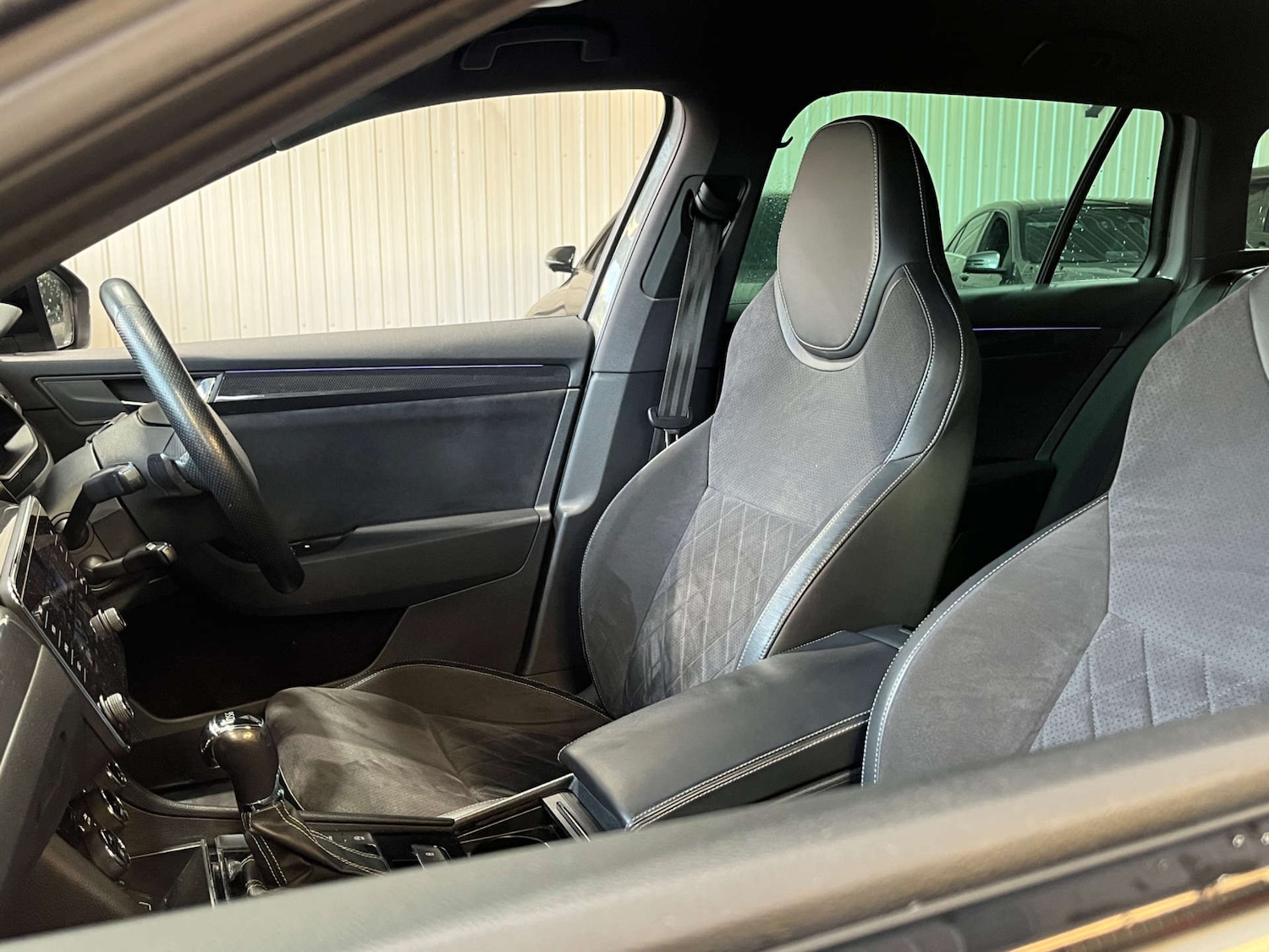 Used Skoda Superb 2019 for sale - 76830101: Photo 2