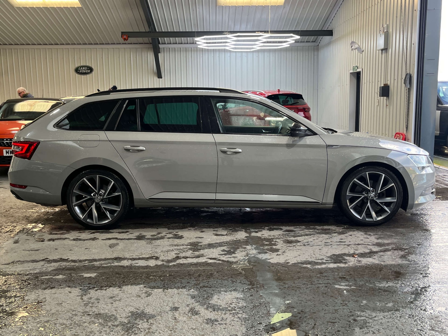Used Skoda Superb 2019 for sale - 76830101: Photo 5