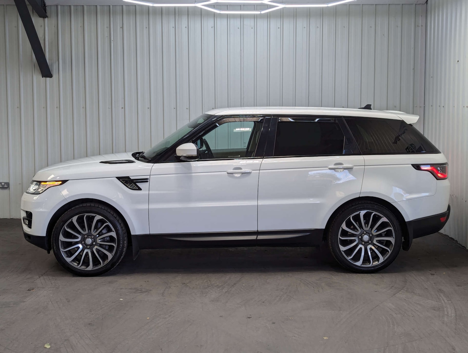 Used Land Rover Range Rover Sport 2016 for sale - 76352603: Photo 17