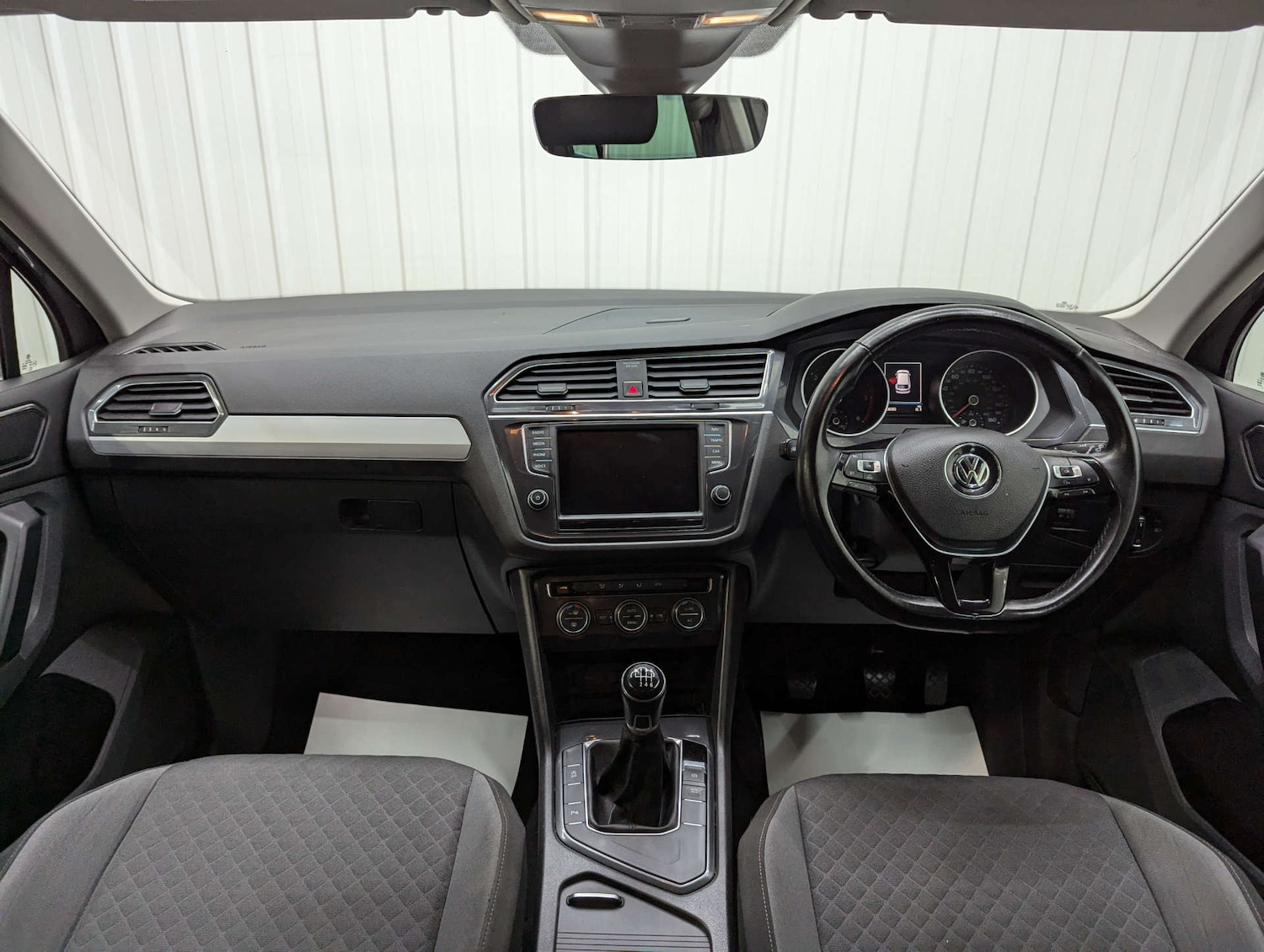 Used Volkswagen Tiguan 2016 for sale - 76363937: Photo 2