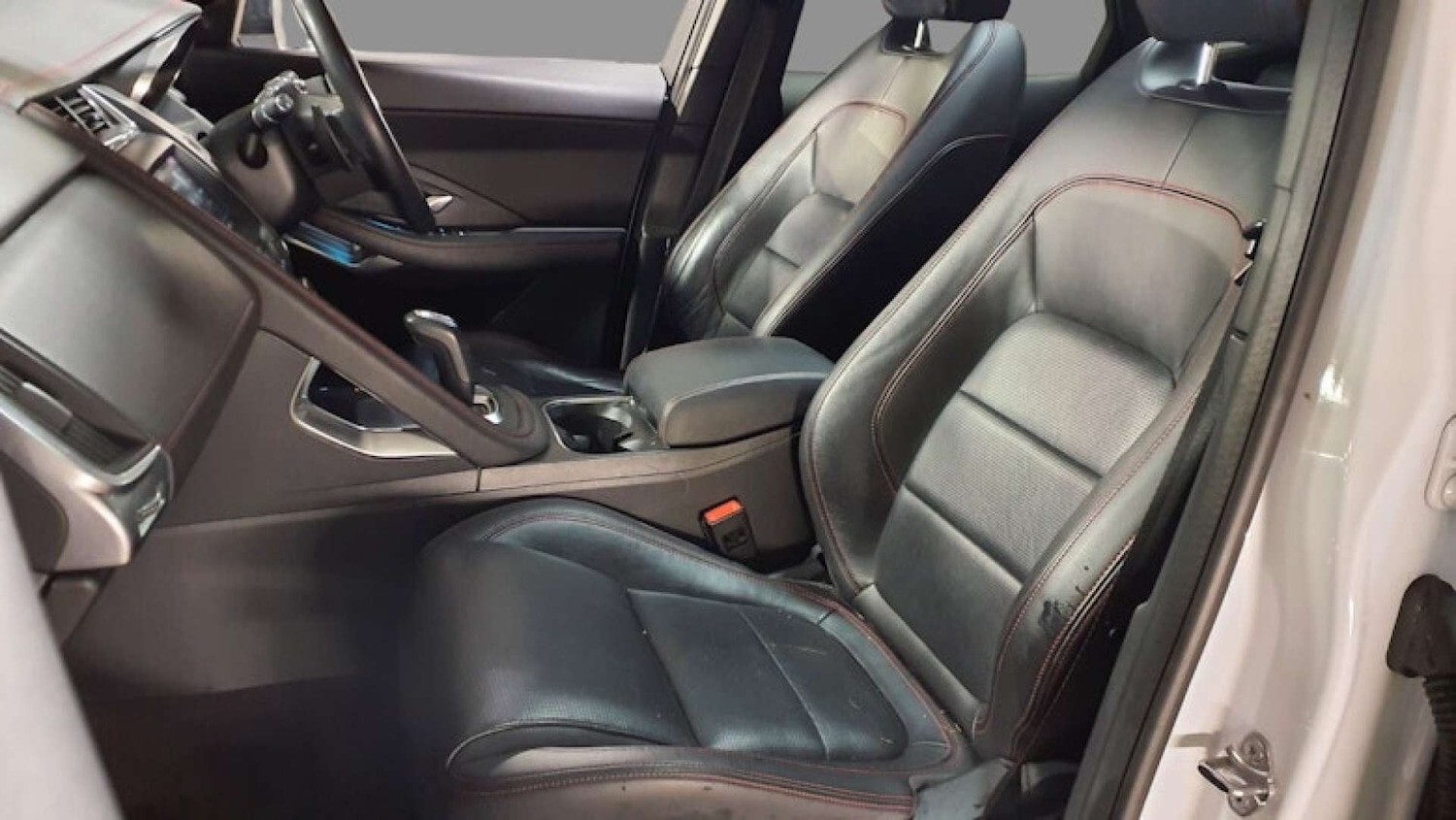 Used Jaguar E-Pace 2020 for sale - 76713379: Photo 4